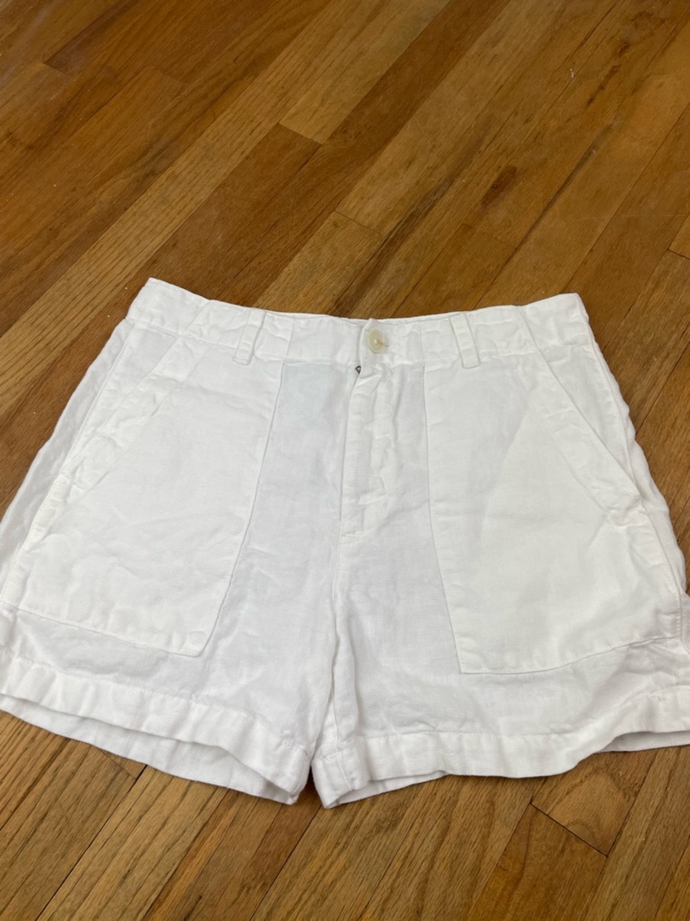 Velvet by Graham & Spencer White 100%Linen Patch Pocket Shorts